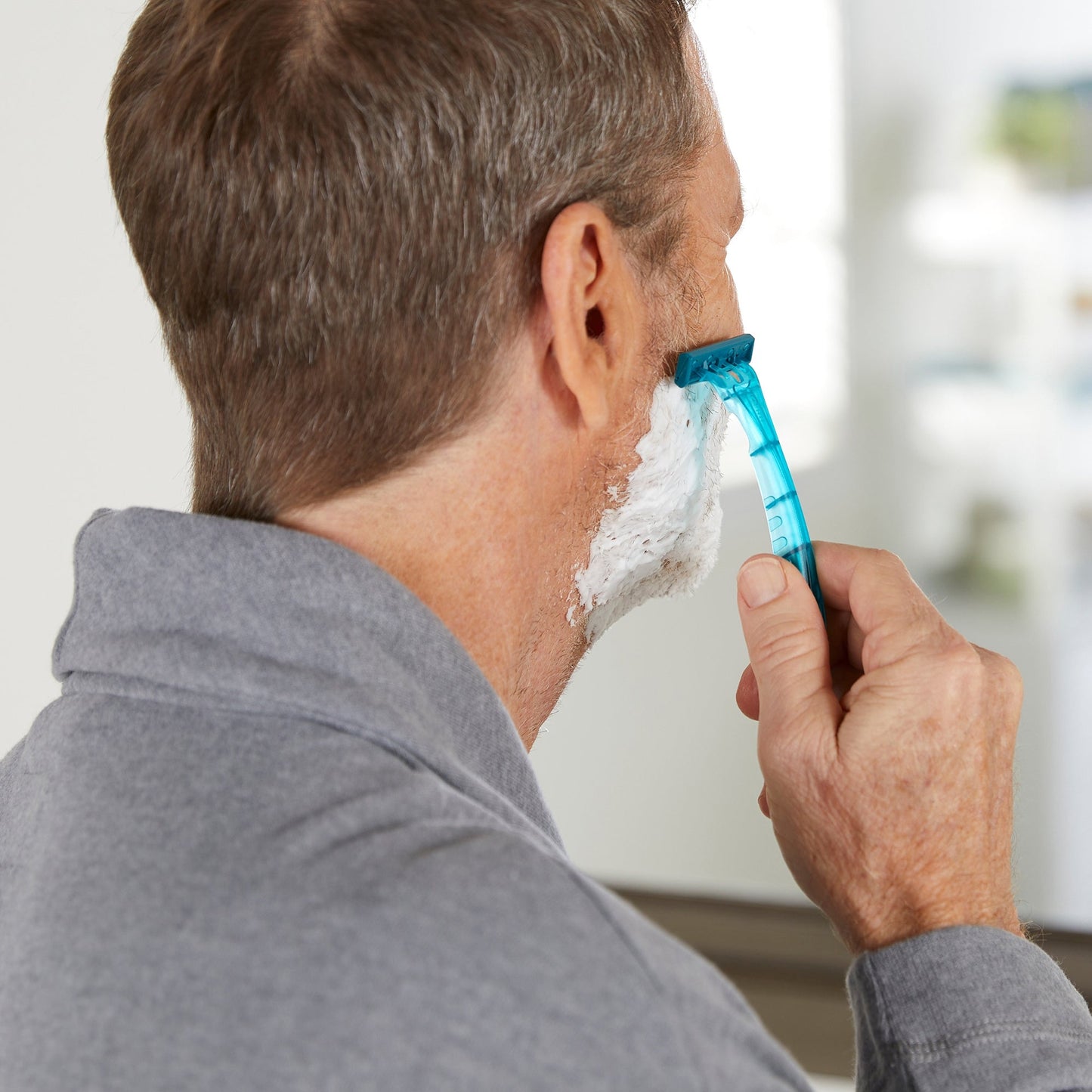 Personal Razor with Lubricating Strip McKesson Single Edge Triple Blade NonSterile Disposable, Packaging Type- Box